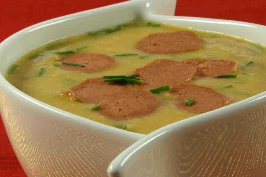 Kürbissuppe mit Vegan-Bratwürst, Räucherli