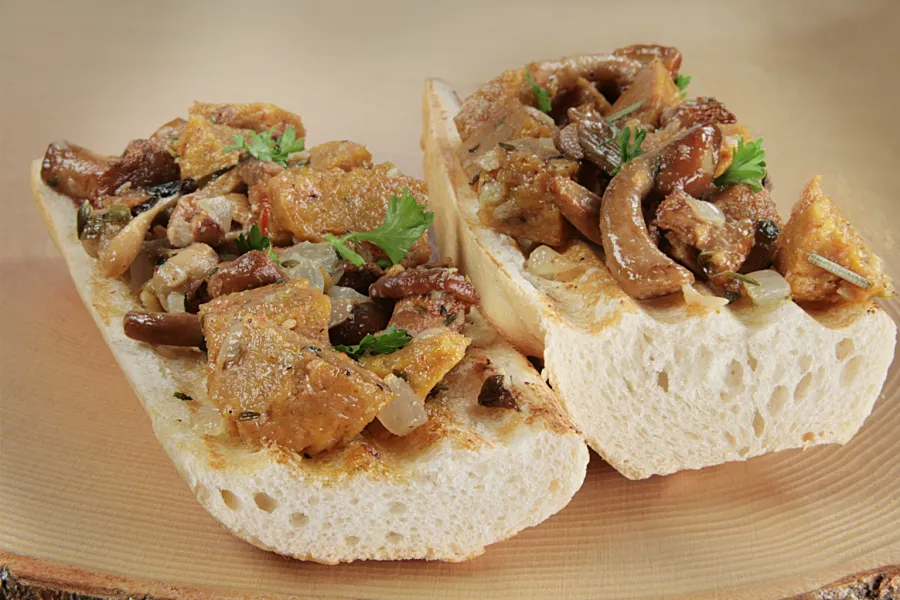 Toast-Baguette mit Vegan-Burger, Mexican