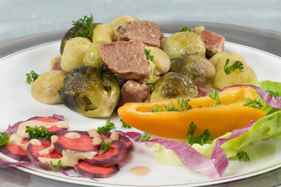 Rosenkohl-Kastanien mit Vegan-Bratstück, Steinpilz