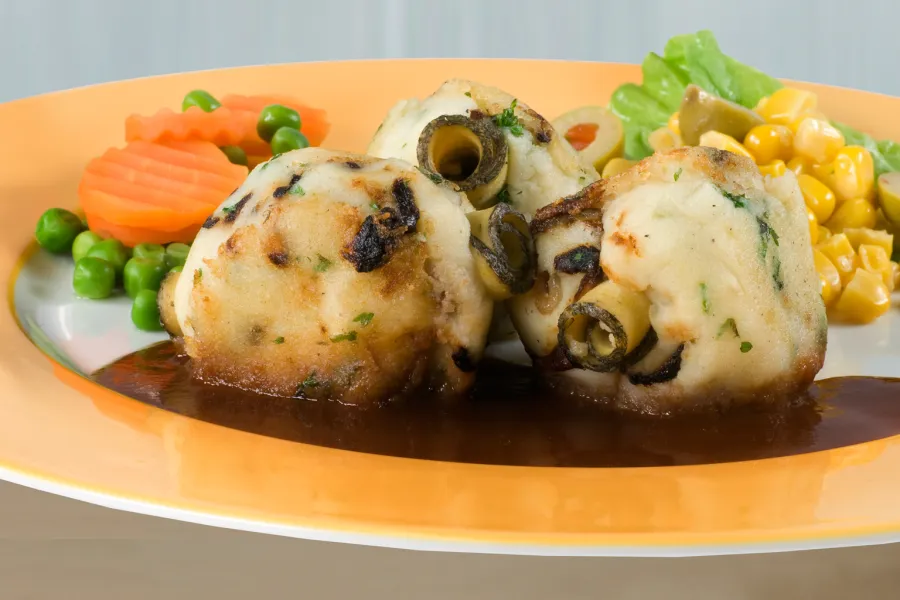 Postboten-Knödel mit Vegan-Aufschnitt, Dill