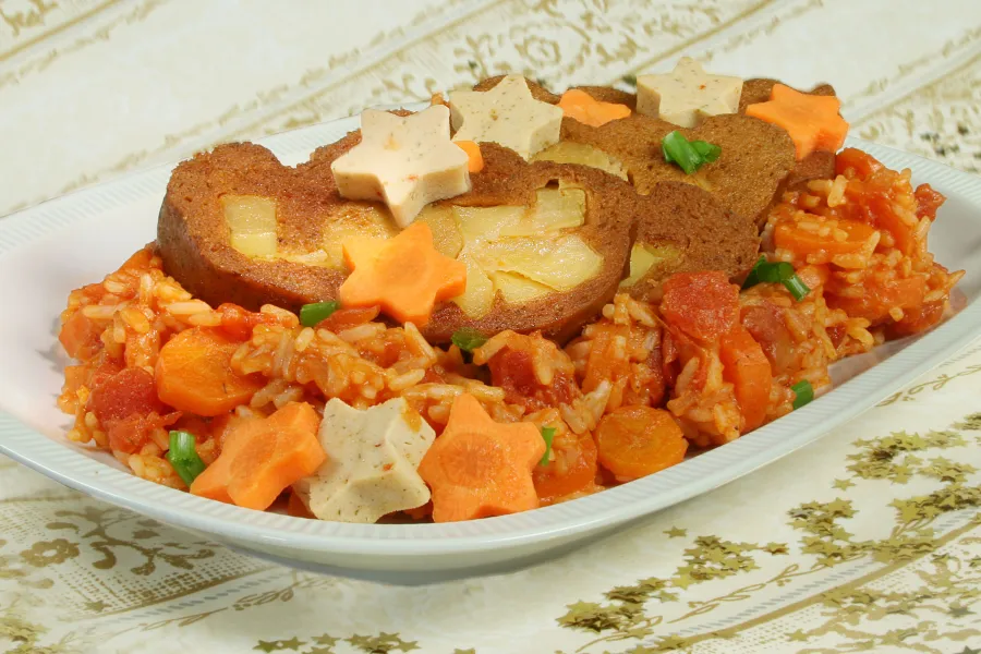 Reis-Tomatenbeet für das Vegan-Festagsbratstück
