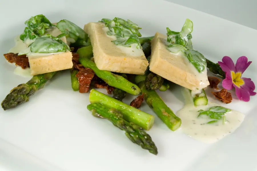 Spargelpfanne mit Vegan-Bratscheiben, Delikat