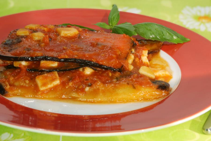 Tomate-Auberginen-Auflauf mit No-Muh, Melty\r\n <p>Eine Auberginenlasagne gelingt wunderbar mit den No-Muh Spezialitäten von Vegusto. Ein Rezept, das man gut vorbereiten kann, wenn Gäste erwartet werden. Buon appetito!</p>