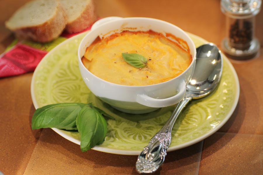 Kichererbsen-Tomatensuppe mit No-Muh Kruste\r\n <p>Geniessen Sie eine würzige warme Suppe, die nicht nur gut schmeckt, sondern Sie auch mit viel pflanzlichem Protein, Eisen und Ballaststoffen versorgt. Die No-Muh Kruste verfeinert diese köstliche Suppe und macht sie zum unwiderstehlichen Genuss.</p>