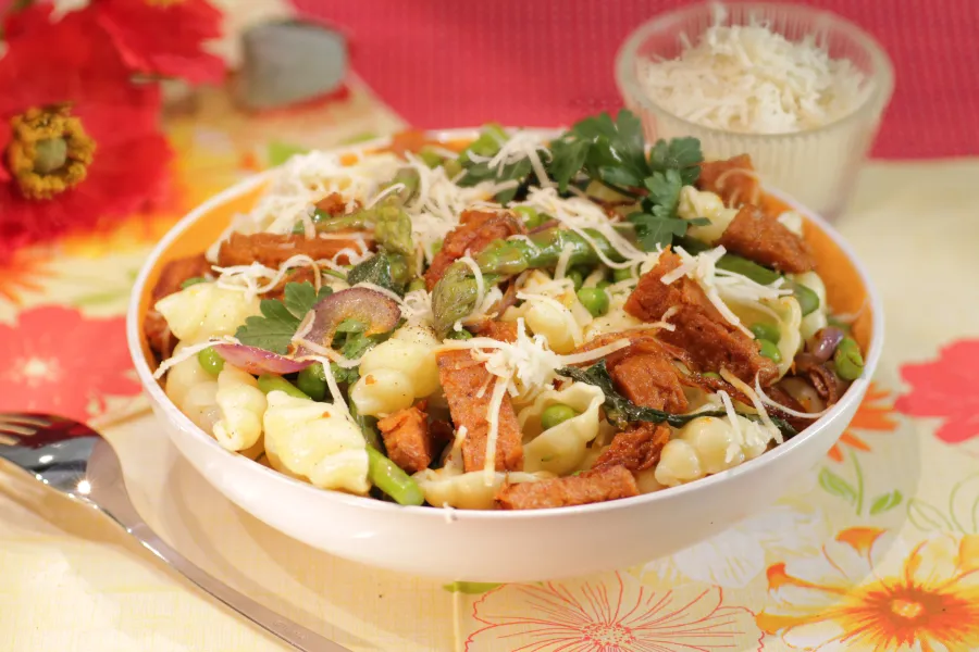 Frühlingsteigwaren mit Vegusto