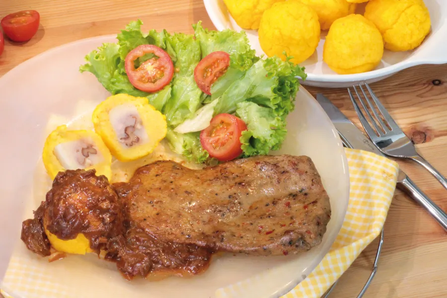 Polenta-Kugeln mit Vegan-Schnitzel, Pfeffer