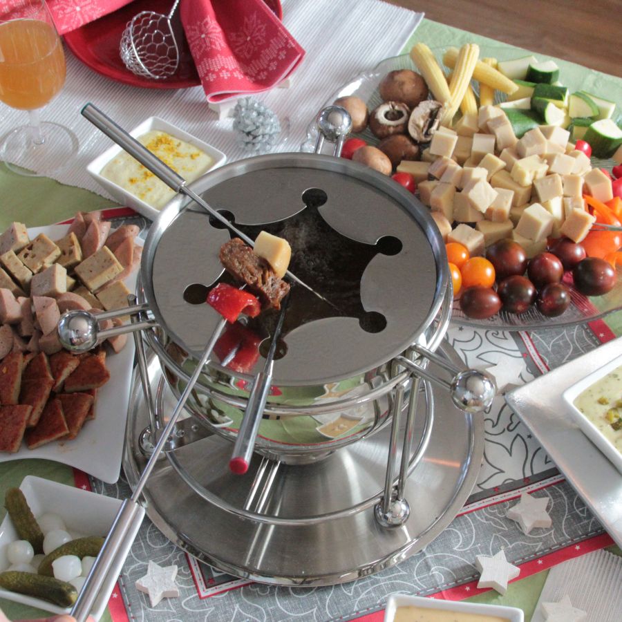 Seething Pot Fondue Bourguignonne with Vegusto
