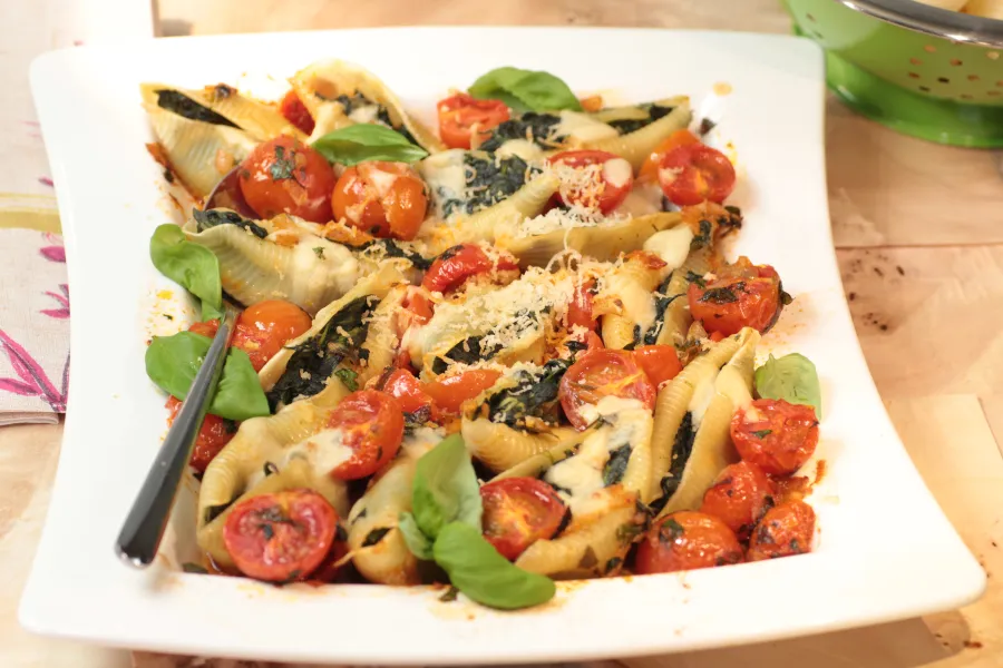 Filled Conchiglioni with Spinach and No-Muh
