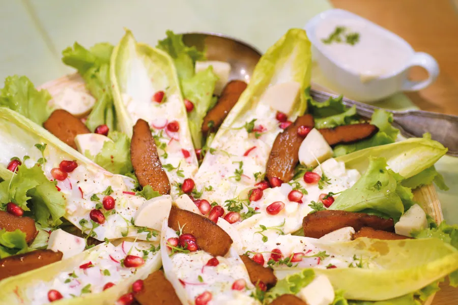 Filled chicory boats with Vegan-Steak