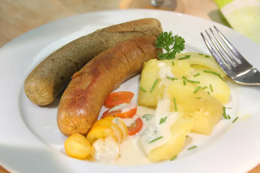 Vegusto-Grillwürste mit Melty-Dip