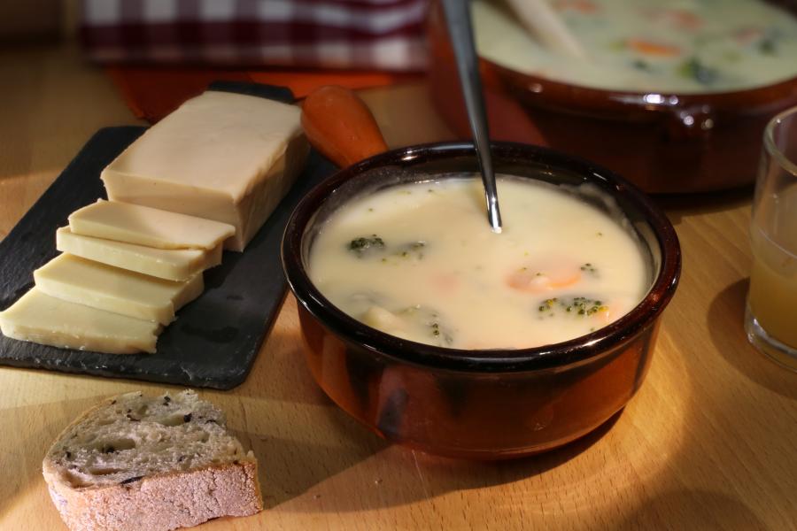 Karotten-Broccoli-Suppe mit No-Muh, Rezent\r\n <p>Manchmal muss es einfach schnell und unkompliziert sein! Für den rasch gestillten Hunger empfehlen wir hier ein leckeres No-Muh, Süppchen.</p>