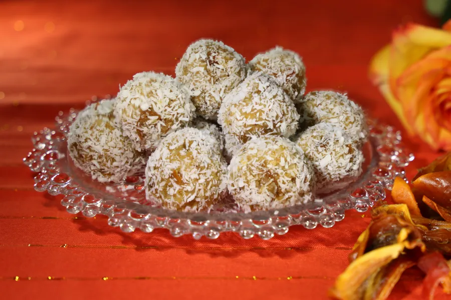 Rohkost-Pralinen mit Tessiner Dörrkakis