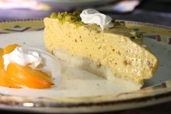 Mousse-Torte mit Tessiner Dörr-Kakis
 <p>Mit sonnengereiften Dörr-Kakis aus Tessiner Wildsammlung gelingt ein überaus delikates und trotzdem einfaches Tortengricht. Tauchen Sie in in völlig neue Geschmackswelten.</p>