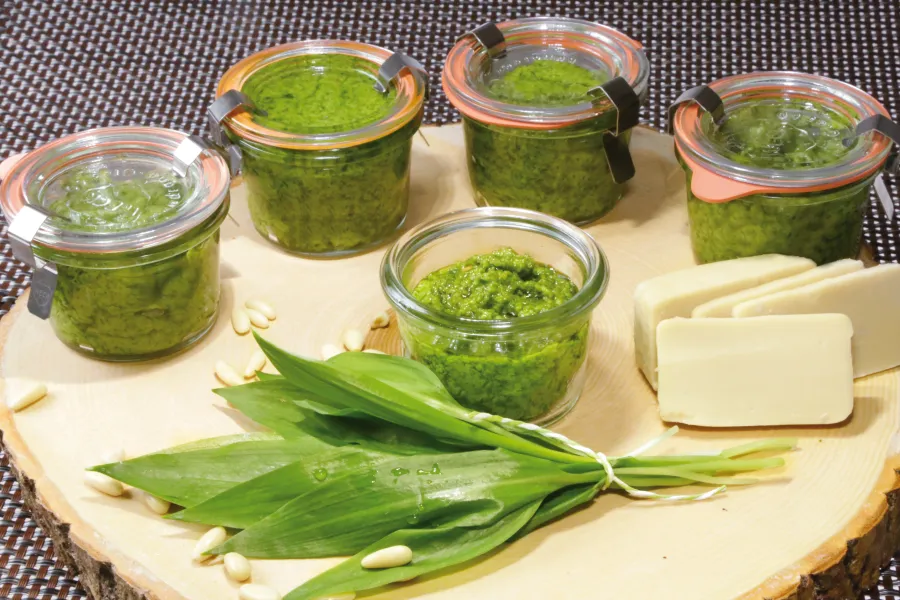 Veagan Wild garlic pesto with Vegusto No-Muh