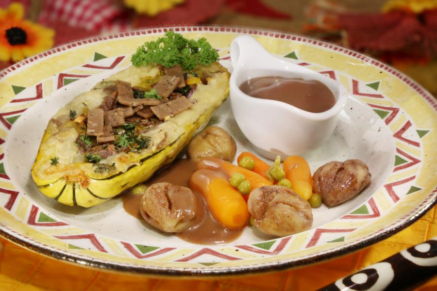 Gefüllter Ofenkürbis mit No-Muh, Sauce\r\n <p>Ein Genussrezept mit Klasse! Lecker und rasch zubereitet. Als Bonus zeigen wir, wie man die No-Muh, Sauce als Basis für eine schnelle Bratensauce nutzen kann.</p>