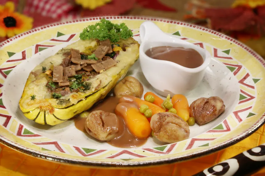 Gefüllter Ofenkürbis mit No-Muh, Sauce