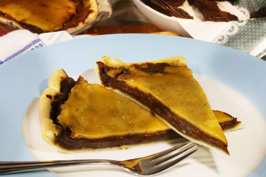 Saftiger Dörrfrüchtekuchen - Schlorzifladen