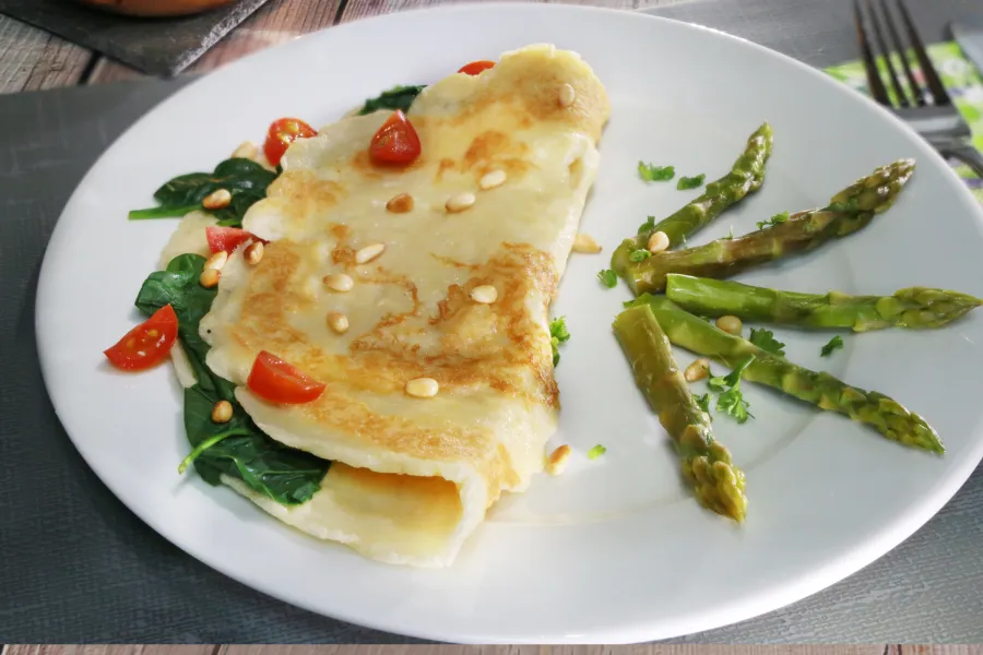 Schneller Pfannkuchen mit No Muh, Vegan-Raclette