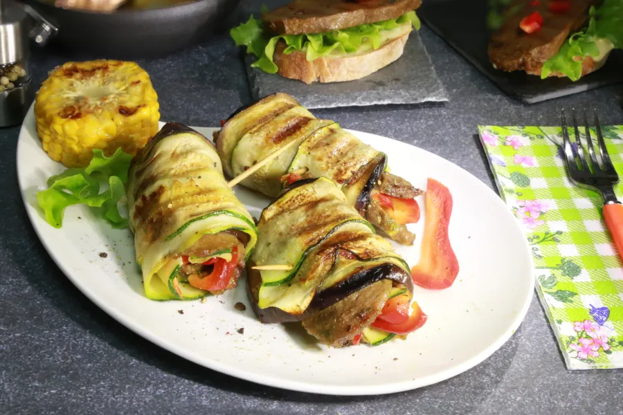 Gemüse-Grillrollen mit Vegan-Bratstück, Steinpilz