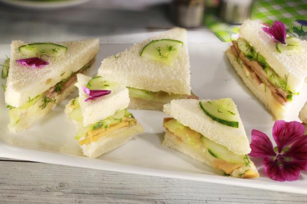 Gurken-Sandwich-Variationen mit veganem Aufschnitt & Melty