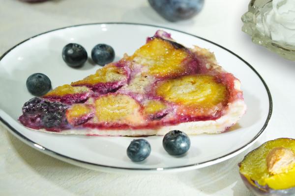 Delicious fruity plum flat cakes