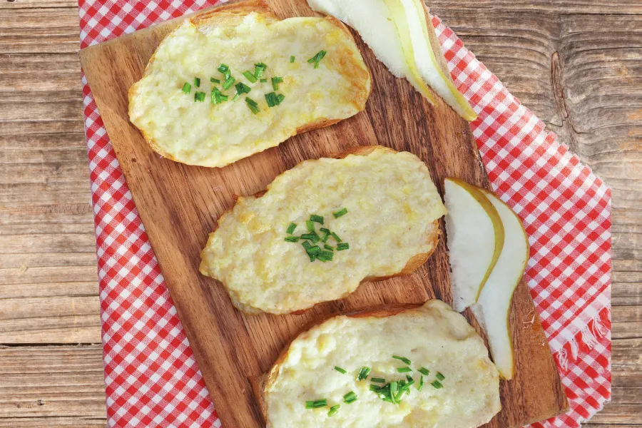 Gebackene vegane "Käse"-Schnitten