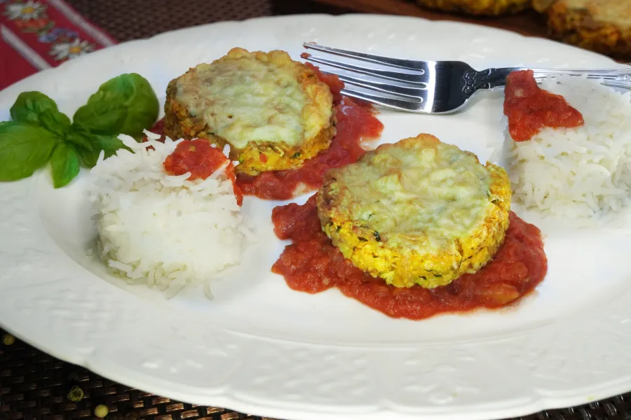 Backofen-Frikadellen mit Vegan-Hack und No-Muh, Sauce