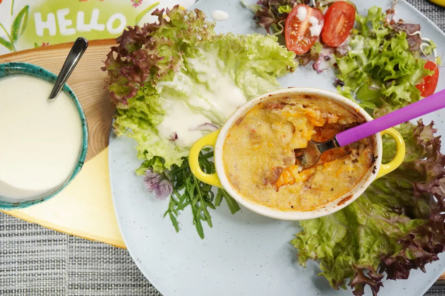 Rösti gratin with veggie sandwich slices with No-Moo, Raclette