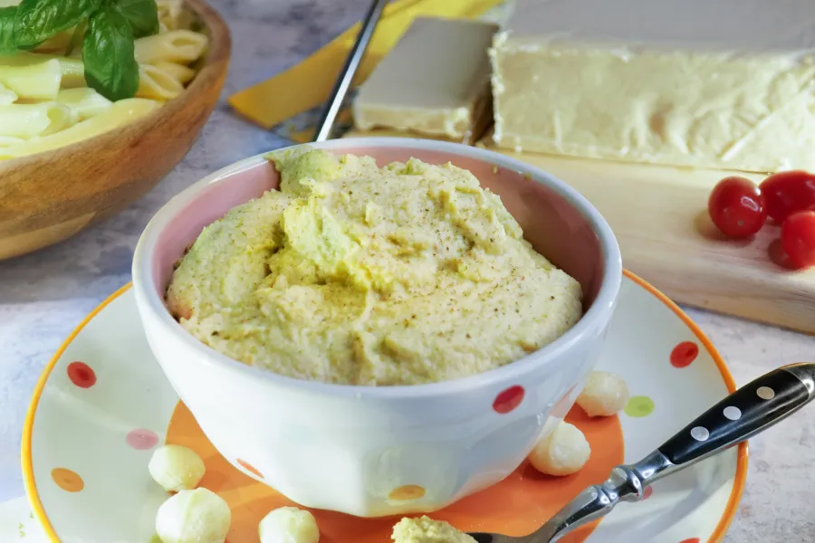 Snazzy penne with broccoli No-Moo pesto