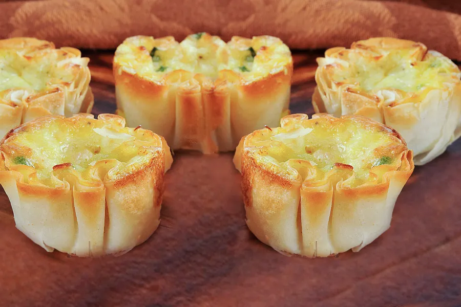 Mini vegetable tarts with No-Moo, Sauce