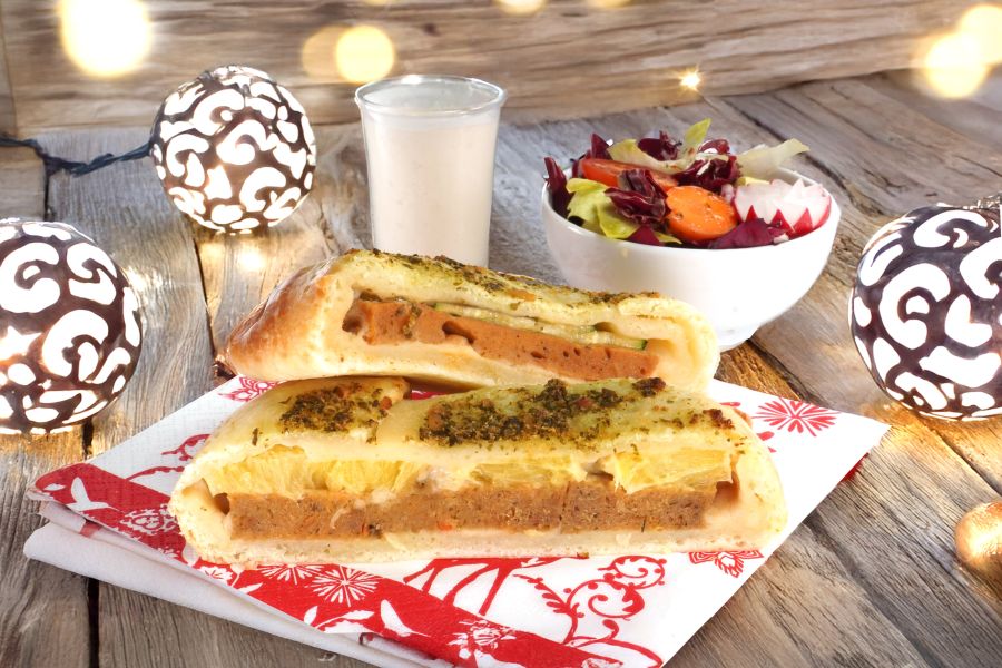 Vegan pizza pockets\r\n <p>A quick recipe for savoury filled pastries that can be baked with either shop-bought or homemade pizza dough. Suitable as finger food or as a main course accompanied by a fresh salad.</p>