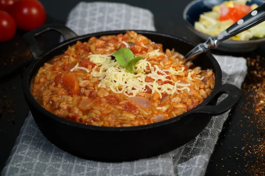 Tomato whole grain oats with veggie mince.