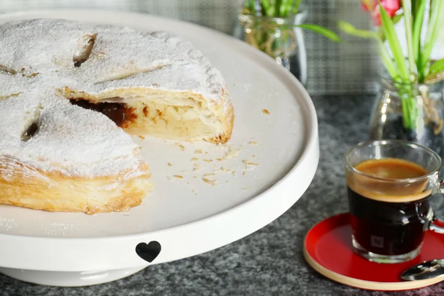 Glarus pie with prune plum and almond filling