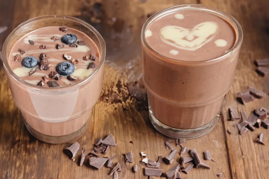 Energy chocolate smoothie, naturally sweetened
