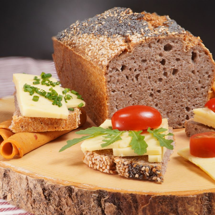 Buckwheat bread with just three ingredients\r\n <p>Buckwheat is rich in protein, fibre, B vitamins and minerals. The fermentation process used to make this bread makes it easier to absorb nutrients. This makes the proteins easier to digest and the swollen fibre in the bread stimulates intestinal activity.</p>