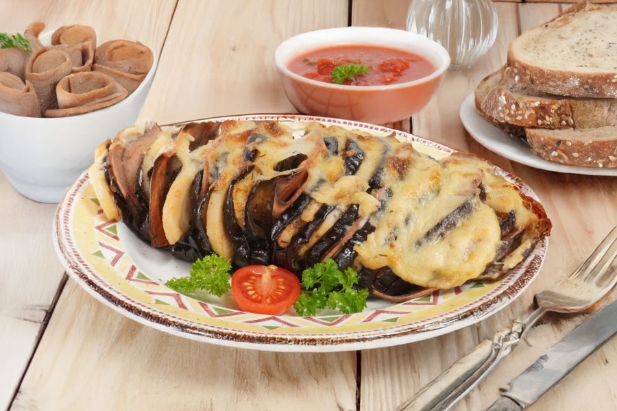 Vegan stuffed aubergine au gratin
