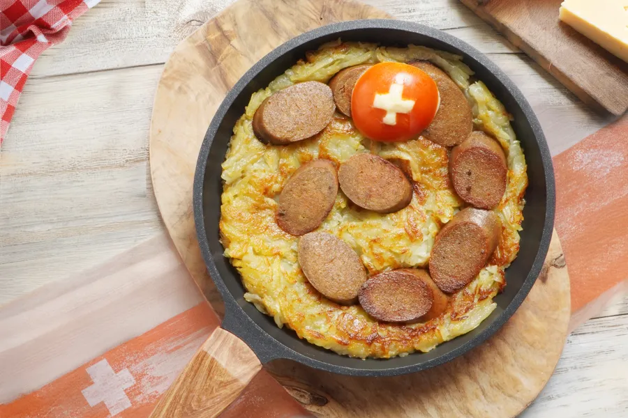 Knusprige Rösti mit pikanter Vegan-Wurst
