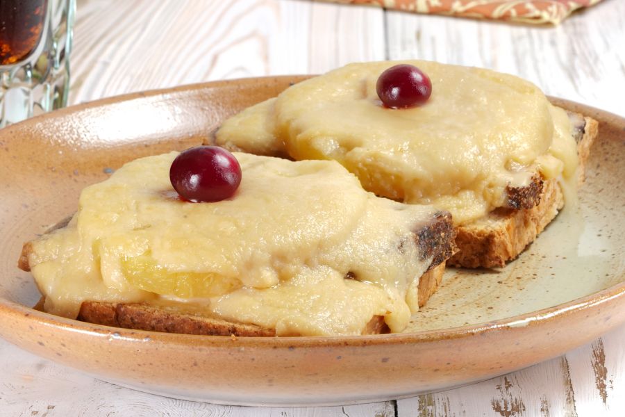 Veganer Toast Hawaii: Käsiger geht nicht\r\n <p>Einfach, schnell und richtig schön cheesy. Perfekt für einen gemütlichen Abend oder wenn es unkompliziert, aber trotzdem lecker sein soll.</p>