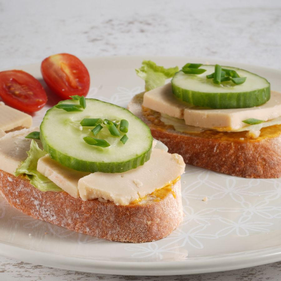 Sandwich mit Käsealternative\r\n <p>Ideal als schnelles Frühstück, zum Mittagessen oder als unkomplizierter Snack zwischendurch.</p>